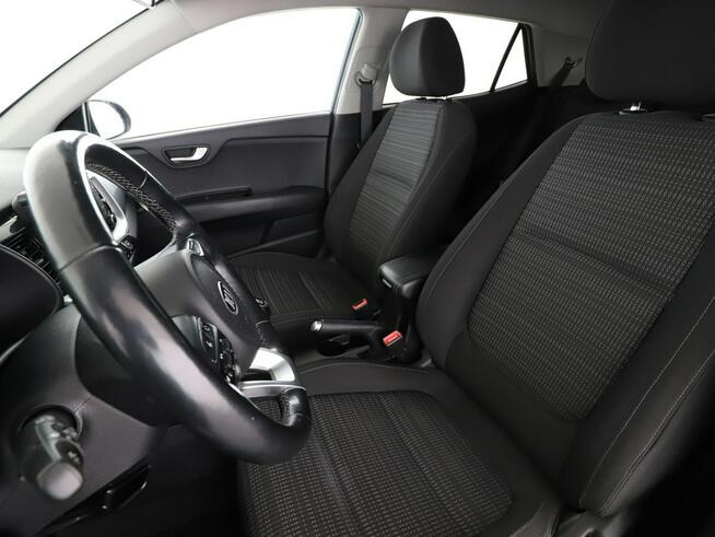 Kia Stonic grzane fotele tempomat klima-auto.