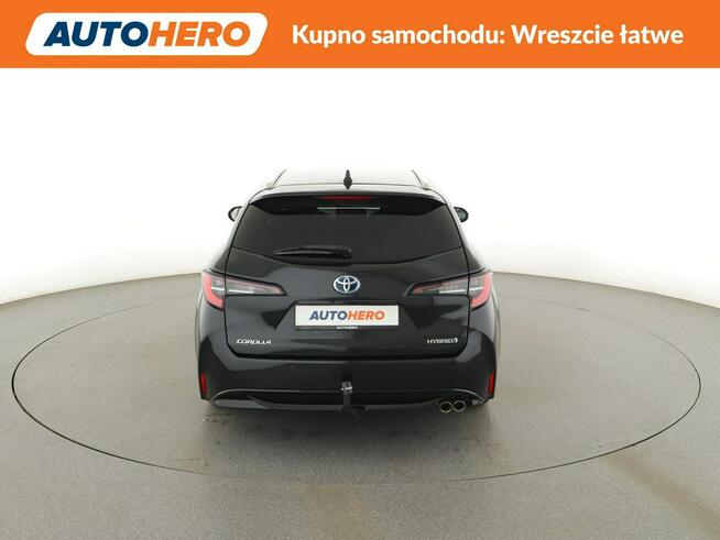 Toyota Corolla hybryda 184KM navi kamera hak grzane fotele ACC BiLED