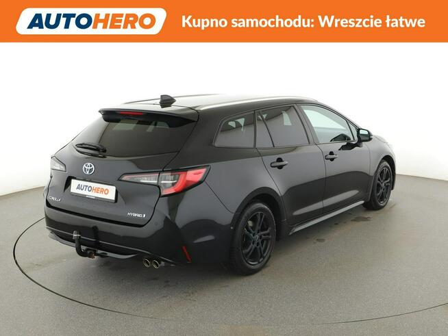 Toyota Corolla hybryda 184KM navi kamera hak grzane fotele ACC BiLED