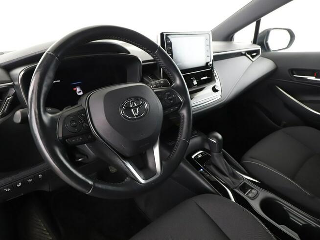 Toyota Corolla hybryda 184KM navi kamera hak grzane fotele ACC BiLED