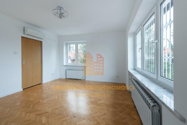 Dom Warszawa Wilanów, Wilanów Niski, Biedronki