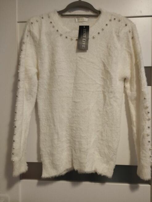 Sweter damski młodzieżowy z perełkami