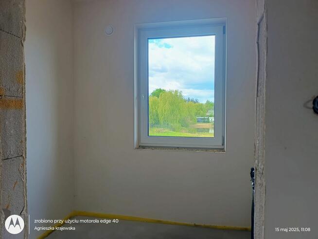 Dom jednorodzinny z 3 sypialniami. Cicha okolica.