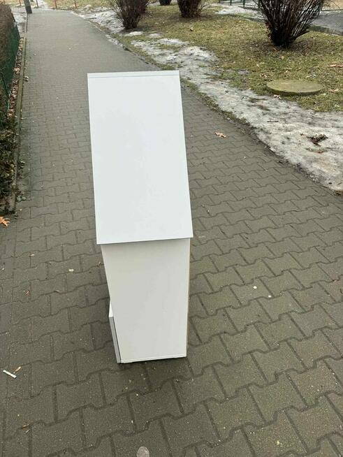 Domek na zabawki i książki