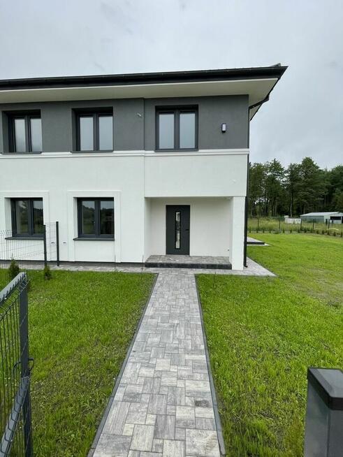 Dom jednorodzinny z 3 sypialniami. Cicha okolica.