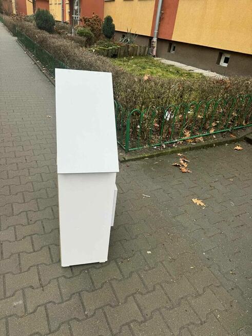 Domek na zabawki i książki