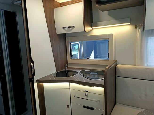 Wygodny kamper 4 osoby Benimar Tessoro 468 | Premium