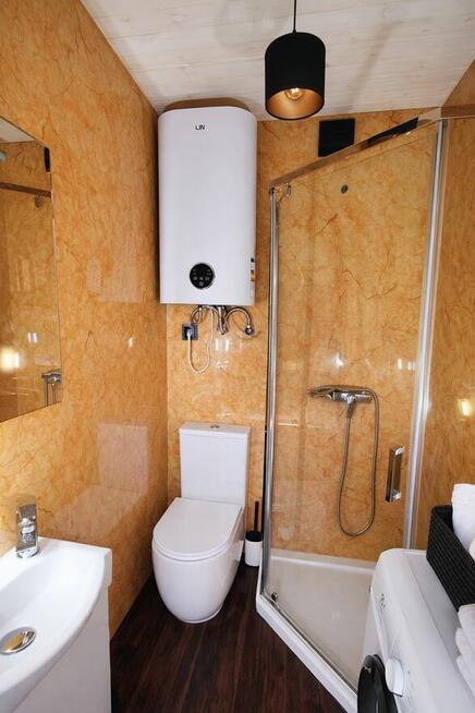 Tiny House nad Wisłą z prywatną balią – 30 min od Kazimierza