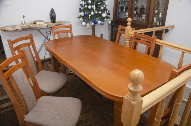 Solidny dębowy stół + 6 krzeseł