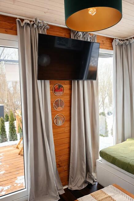 Domki nad Wisłą z prywatną balią i tarasem – 2h od Warszawy