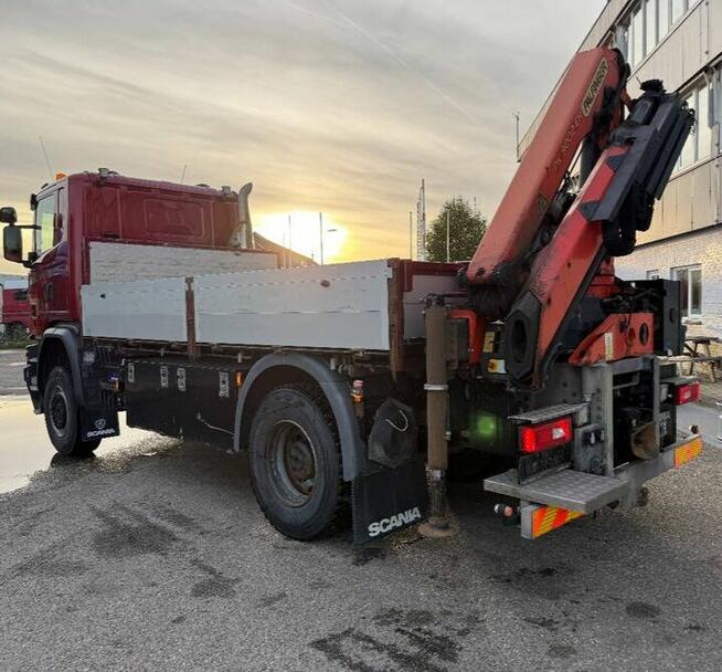 Wywrotka 4x4 z tylnym dzwigiem Scania G 370