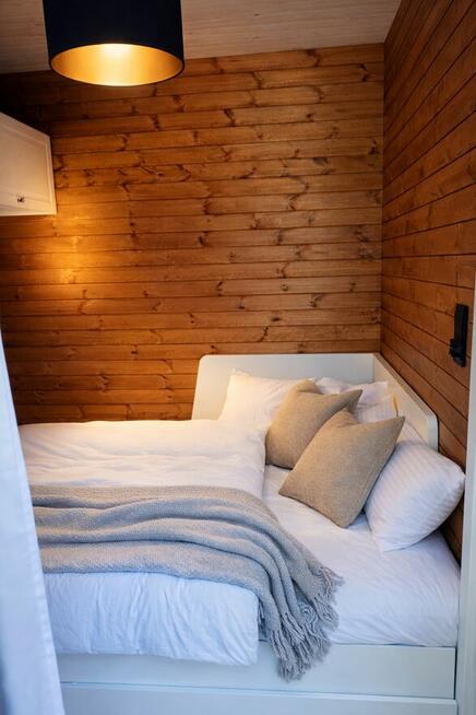 Tiny House nad Wisłą z prywatną balią – 30 min od Kazimierza