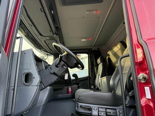Wywrotka 4x4 z tylnym dzwigiem Scania G 370