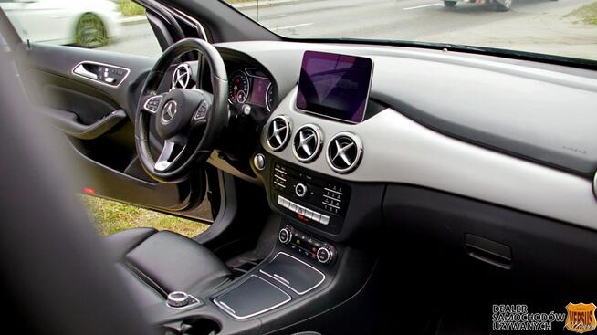 Mercedes B 250 2.0 211KM 4Matic Aut. Skóra Panorama Kamera El. fotele Bi xenon + LED