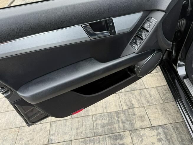 Mercedes C 200 Bardzo zadbana - 100% oryginalny przebieg