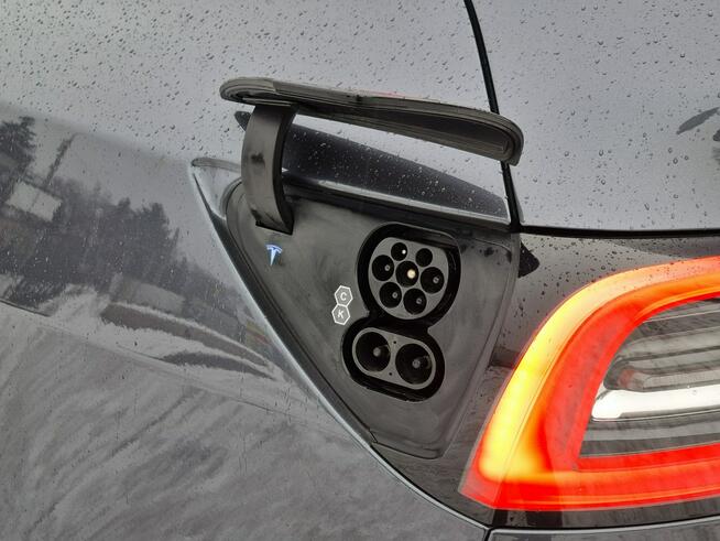 Tesla Y Long Range Zasięg 542km Super stan Autopilot 20" HAK SOH91% FV23%