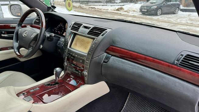 Lexus LS 4.6 benz. 381KM Kamera /Mark Levinson/Wentyle Szyber Dociągi Bi xenon