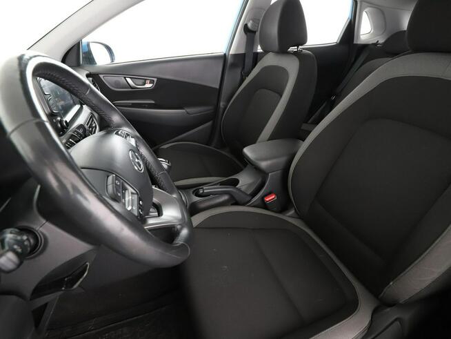 Hyundai Kona klima grzane fotele i kierownica kamera i czujniki parkowania