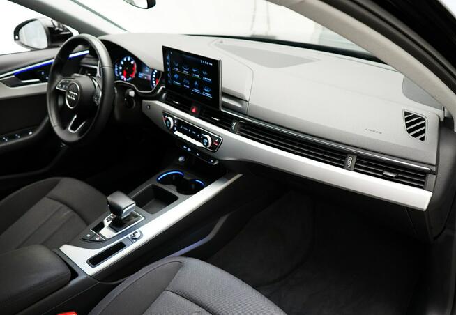 Audi A4 35TFSI 150KM Stronic Sline Tempomat Ambiente Kamera Alu19