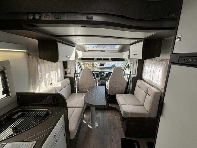 Wygodny kamper 4 osoby Benimar Tessoro 468 | Premium