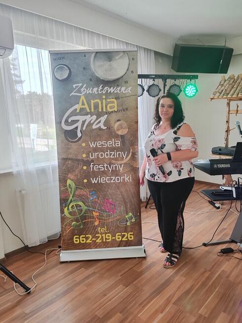 Muzyczka szuka Restauracji w której mogła by śpiewać