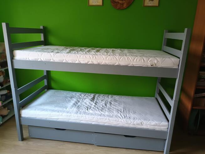Sprzedam łóżko piętrowe.