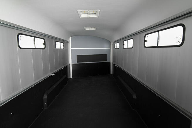 Przyczepa do przewozu bydła przewóz żywych zwierząt cieląt