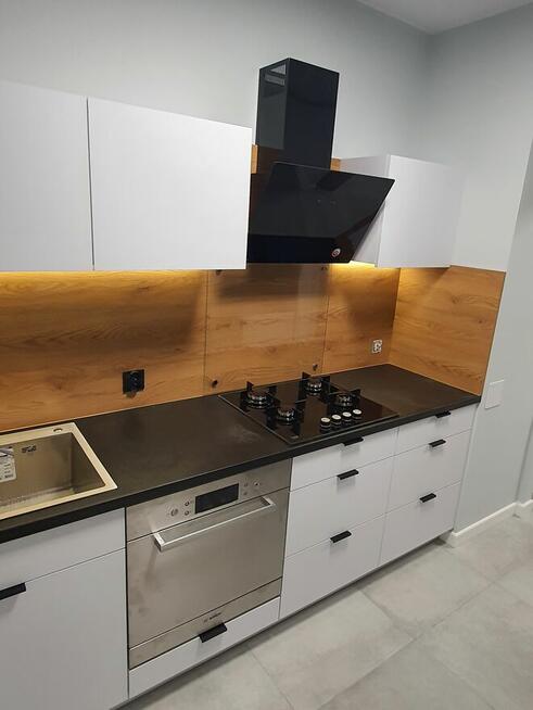 Wykonawca meble kuchenne, szafy, szafki łazienkowe, nietypow