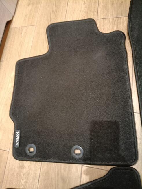 Dywaniki materiałowe Toyota Yaris