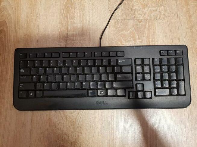 Zestaw komputerowy Dell: komputer, jednostka centralna, mysz