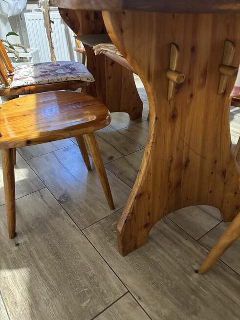 Sprzedam zestaw - stół i sześć krzeseł : drzewo modrzew.