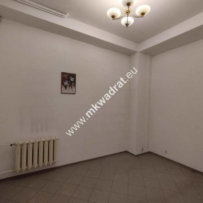 Lokal użytkowy z witryną przy głównej ulicy -Praga