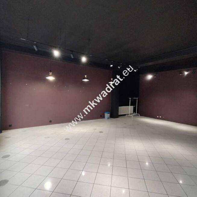 Lokal użytkowy z witryną przy głównej ulicy -Praga