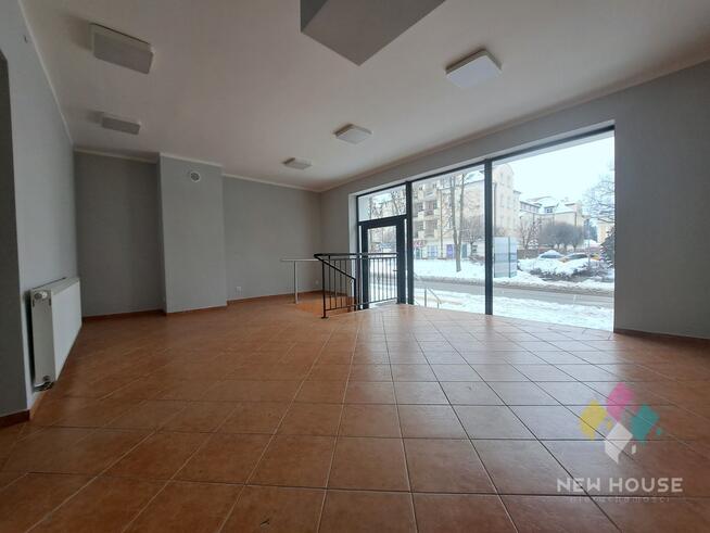 Lokal użytkowy w centrum - parter, witryna