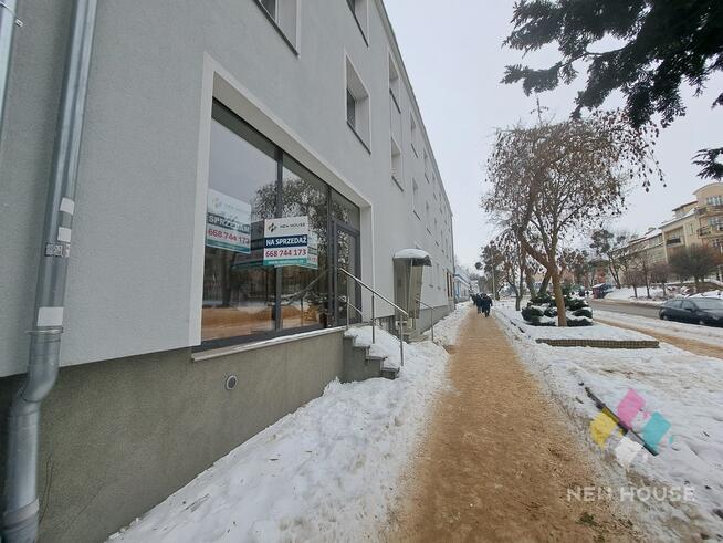 Lokal użytkowy w centrum - parter, witryna