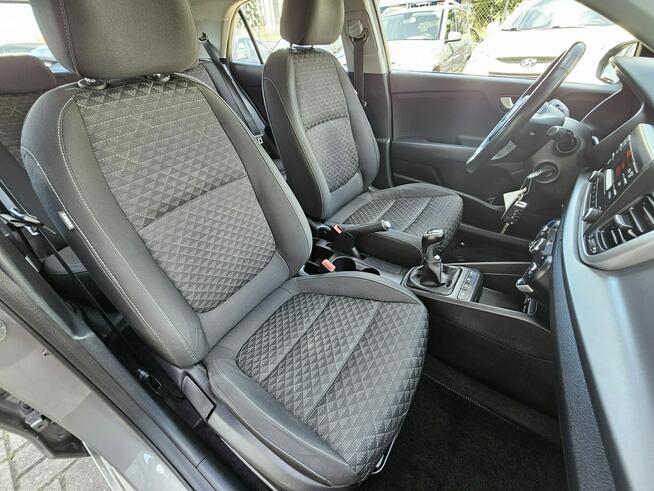 Kia Rio model 2018, grzana kierownica i fotele, asystent pasa, radar