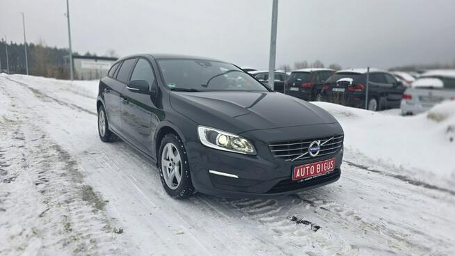 Volvo V60 duza navi super stan LEDY xsenon automat mały przebieg 5 cylindrowy
