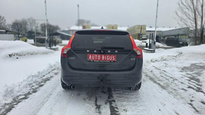 Volvo V60 duza navi super stan LEDY xsenon automat mały przebieg 5 cylindrowy