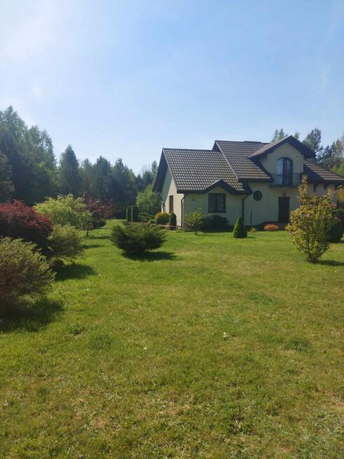 DOM JEDNORODZINNY NA DUŻEJ DZIAŁCE