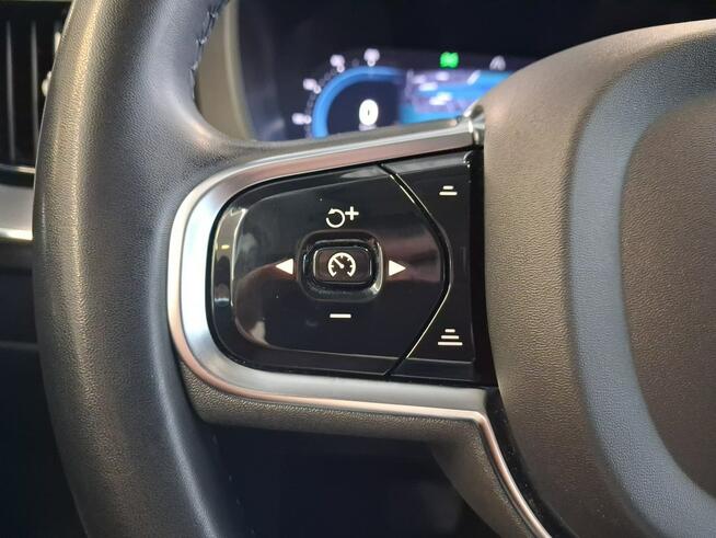 Volvo XC 60 VAT 23% Plus Dark 2.0B4 mHEV 197KM automat 2022 r., s. PL, I wł., HAK
