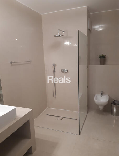 PRZY METRZE ŚWIĘTOKRZYSKA!