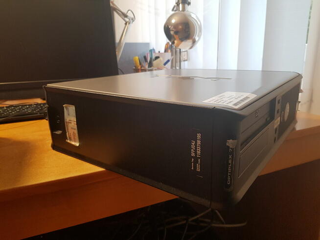 Zestaw komputerowy Dell: komputer, jednostka centralna, mysz