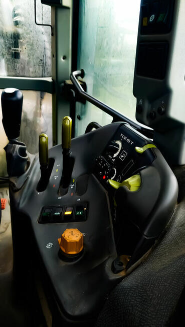 Ciągnik rolniczy Claas Ares 697 ATZ z ładowaczem czołowym