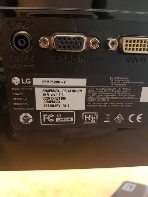 Zestaw komputerowy: jednostka centralna|komputer, klawiatura