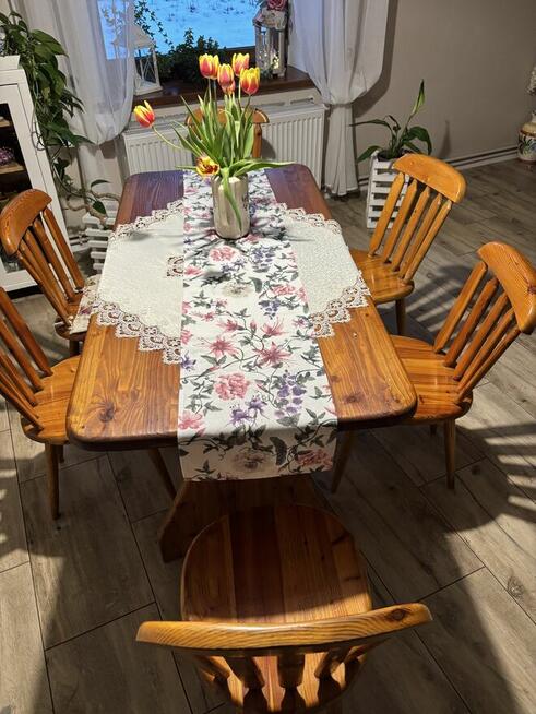 Sprzedam zestaw - stół i sześć krzeseł : drzewo modrzew.