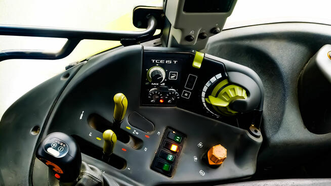 Ciągnik rolniczy Claas Ares 697 ATZ z ładowaczem czołowym