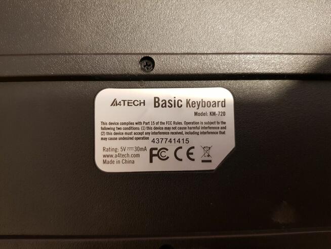 Zestaw komputerowy: jednostka centralna|komputer, klawiatura