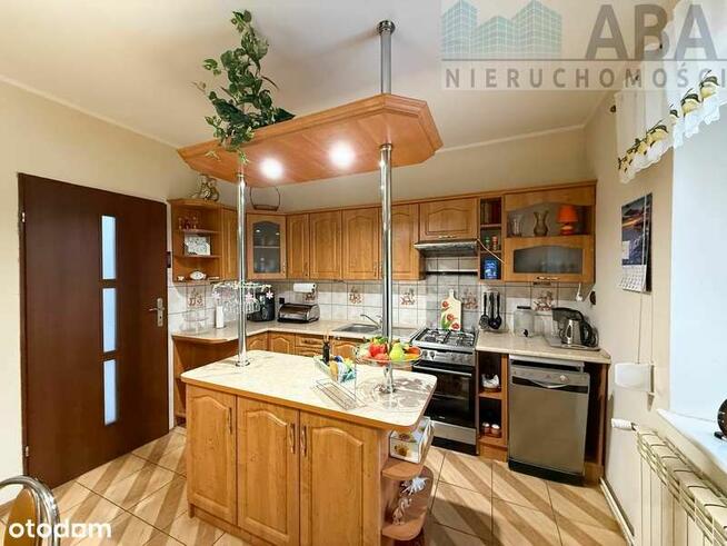 Przestronny dom z garażem w spokojnej okolicy