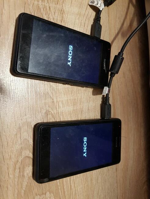 Telefon komórkowy smartfon Sony Xperia E1 z ładowarką - 4szt