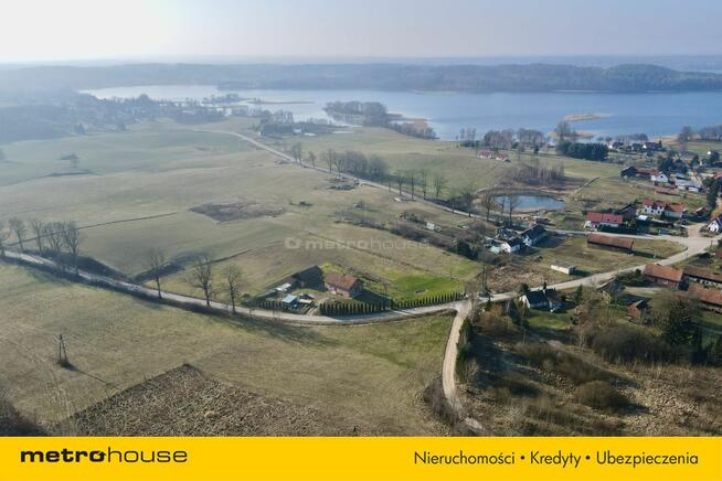 Działka zagrodowa nad jeziorem Narie w Wilnowie.